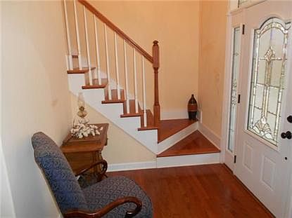 5th image of 217 Rebecca Ln W