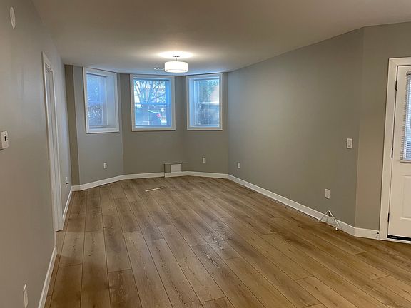 4th image of 4954 N Claremont Ave #G