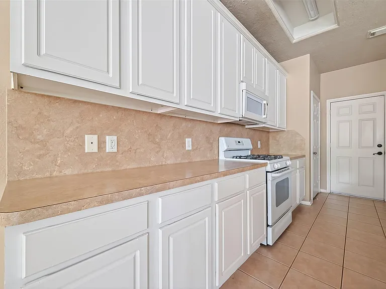 5626 Claybeck Ln — Photo 10
