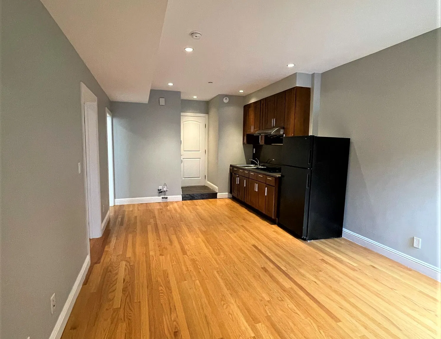 2 bed, 700 sqft, $3,850 — Photo 4