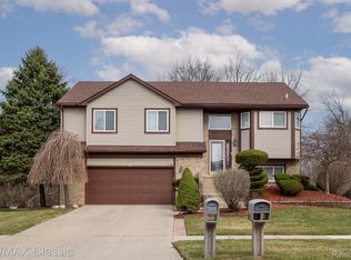 7165 Amanda Dr, Belleville, MI