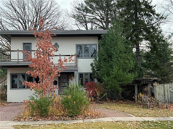 3rd image of 911 Craite Avenue