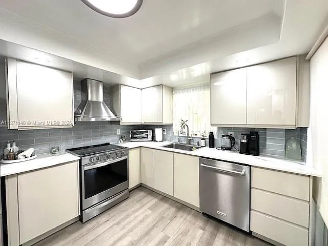 2 bed, 1100 sqft, $2,300 — Photo 2