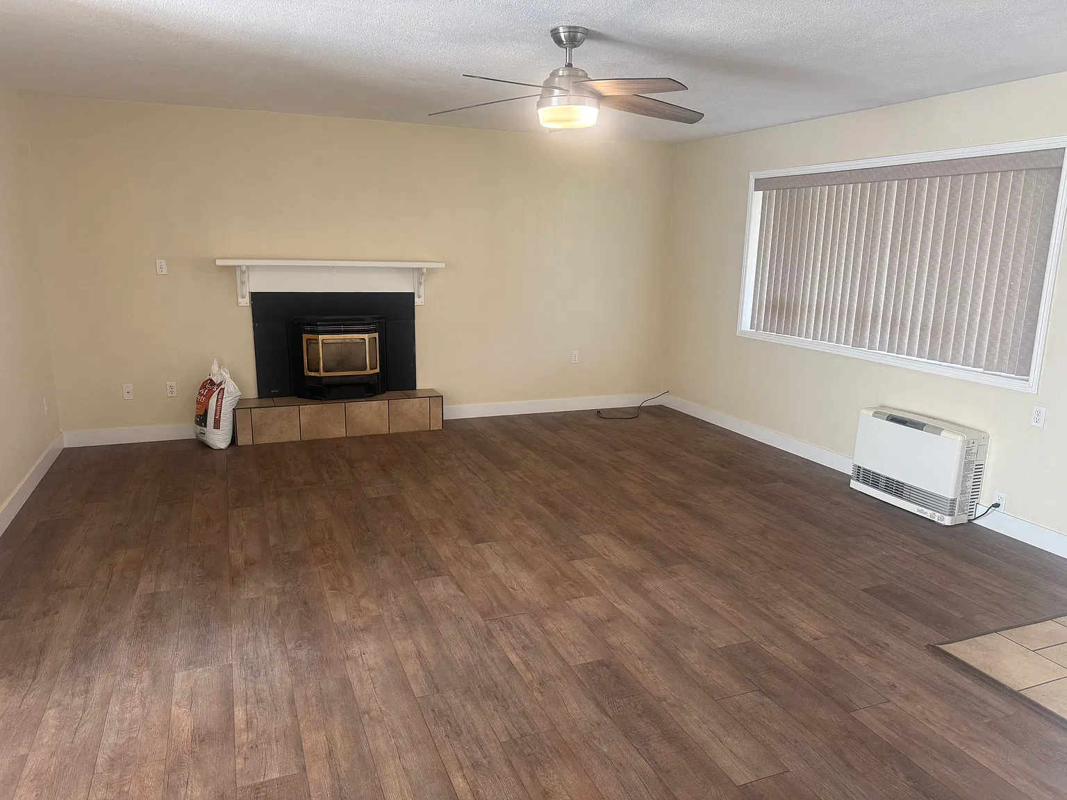4 bed, 2600 sqft, $2,100 — Photo 3