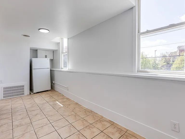 01 - 705 Brownsville — Photo 10