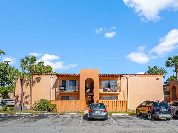 7225 Miami Lakes Dr APT C21, Hialeah, FL 33014