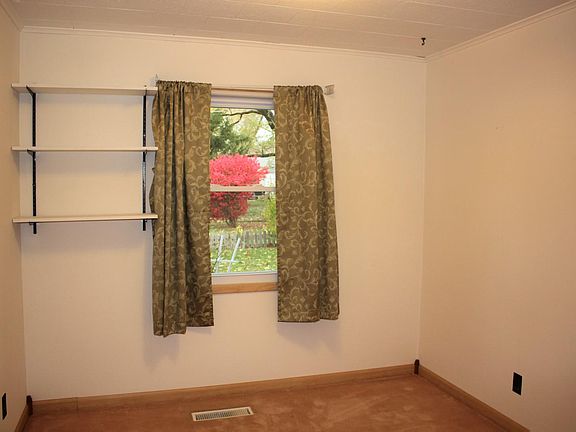 5th image of 1008 S Eastview Dr