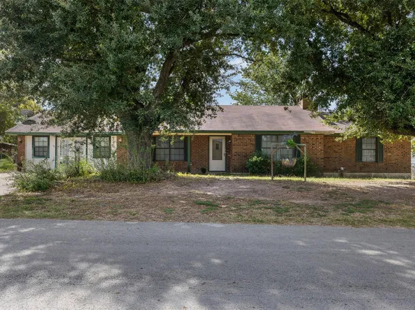 308 Hospital Dr, Buffalo, TX 75831