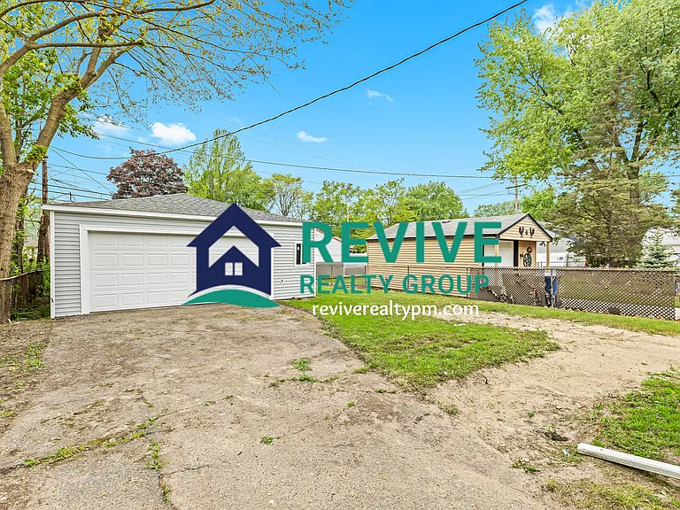 20481 Delaware Ave — Photo 18