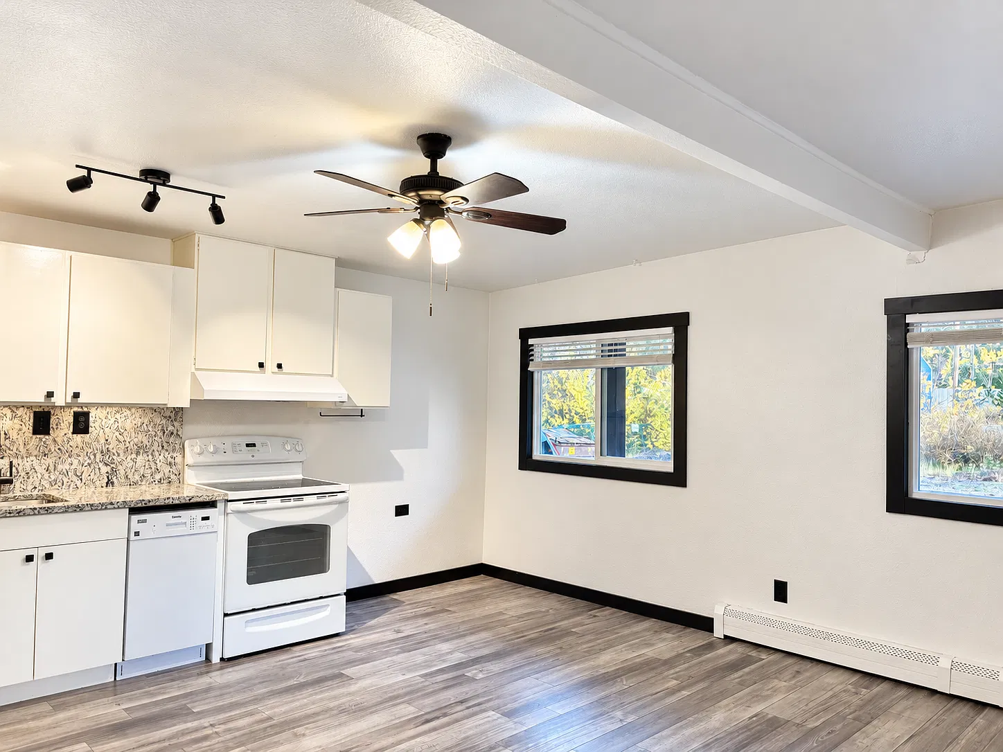 Studio, 400 sqft, $1,375 — Photo 2