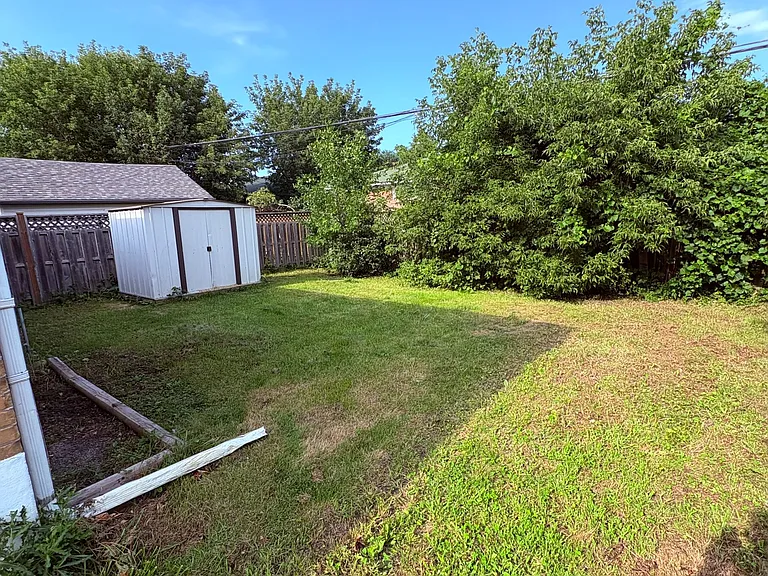 319 Dovedale Dr — Photo 13