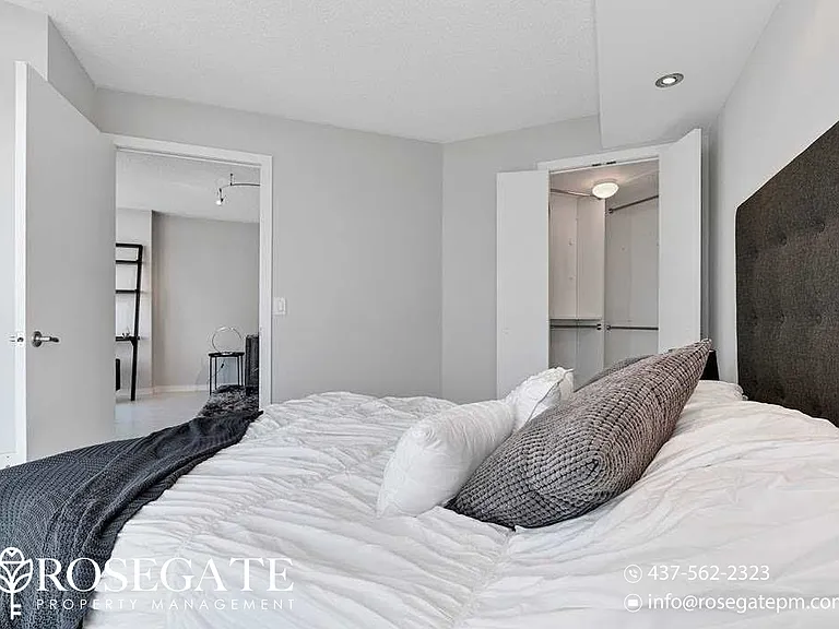 208 Queens Quay W #1908 — Photo 15