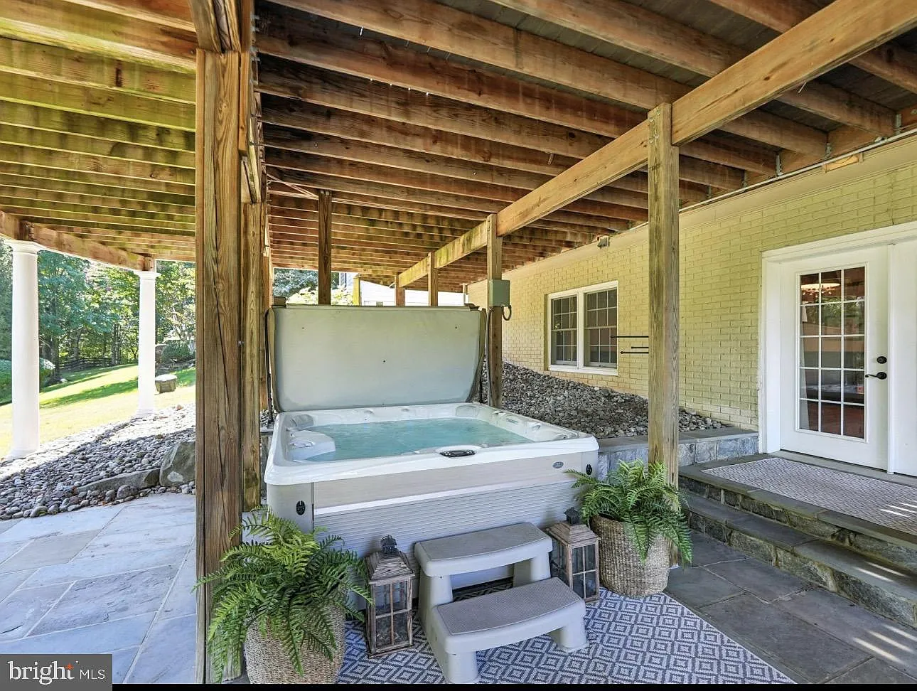 5 bed, 4.5 bath, 7021 sqft, $12,500 — Photo 4