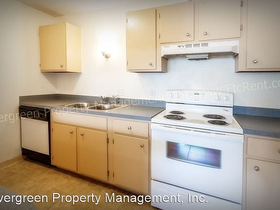 3rd image of 2036 W Plum St #C2
