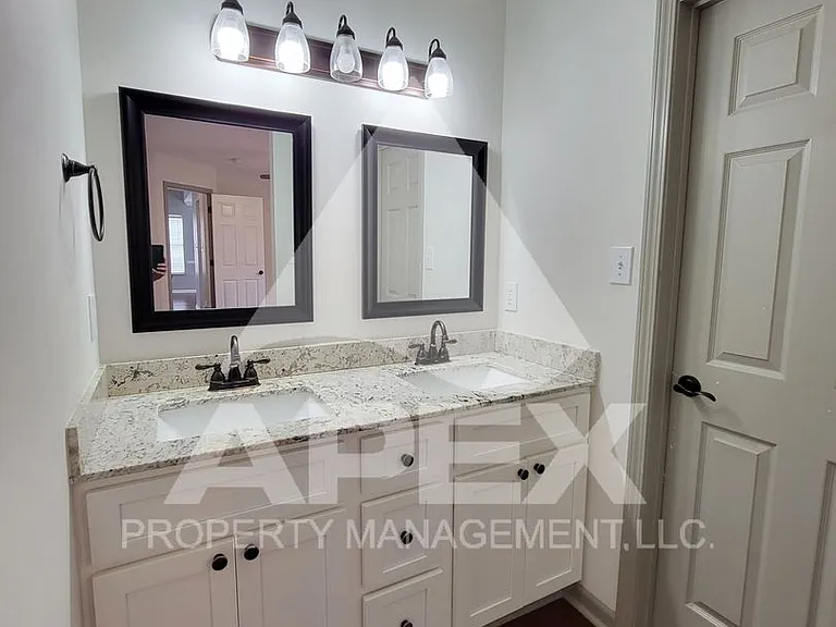 8140 Faircrest Ln — Photo 13