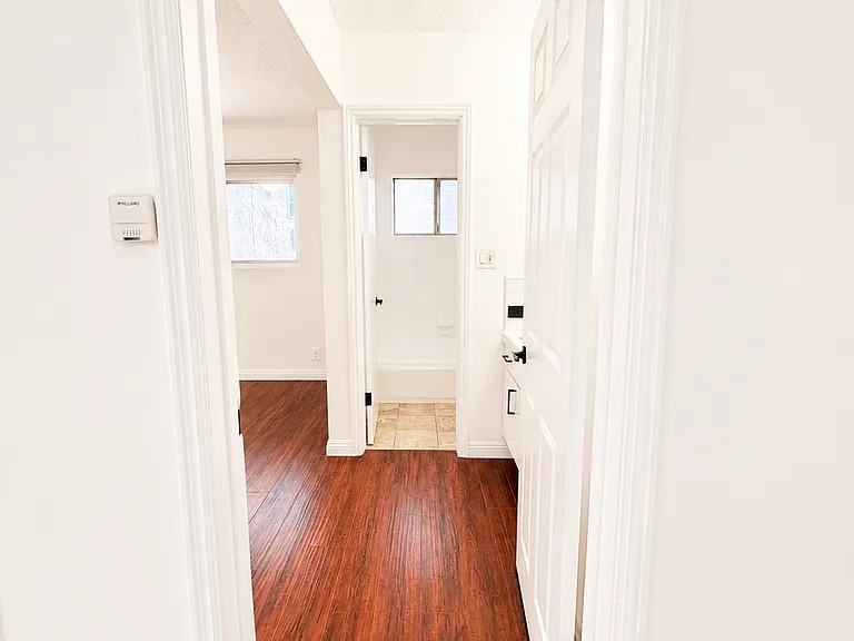 Hollyking Apartments — Photo 43