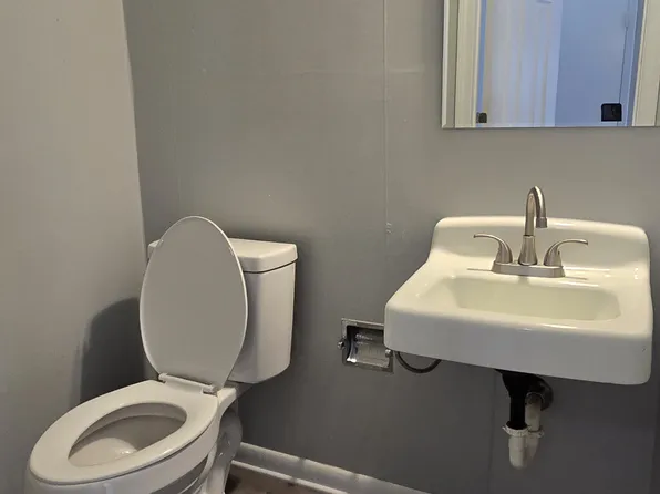 306 Park Ave W APT B8, Wilson, NC 27893