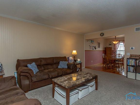 3rd image of 3937 Eisenhower Dr