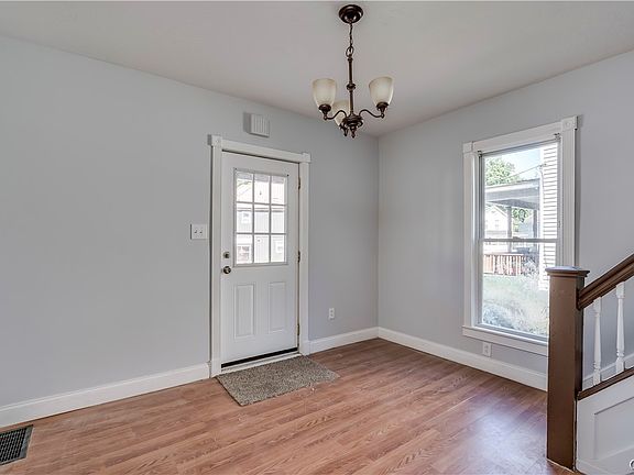 3rd image of 426 Lincoln St