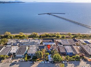 15152 Victoria Ave, White Rock, BC V4B 1G3