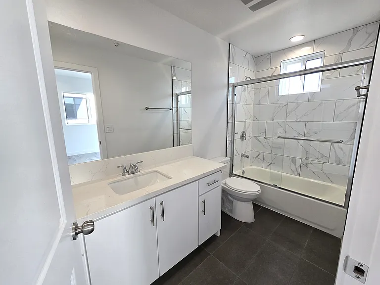 1807 Workman St #3/4 — Photo 3