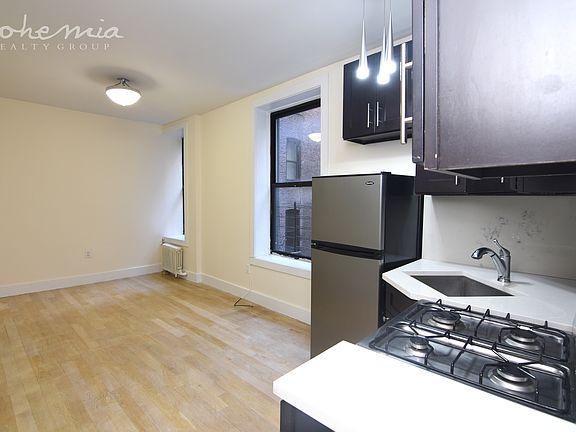 2nd image of 2 Pinehurst Ave #B3b