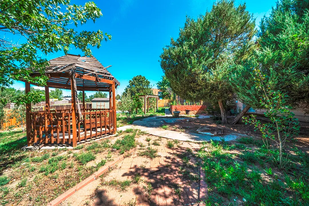 5 bed, 2216 sqft, $2,350 — Photo 3