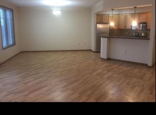 981 Augusta Dr APT 8, Oregon, WI 53575