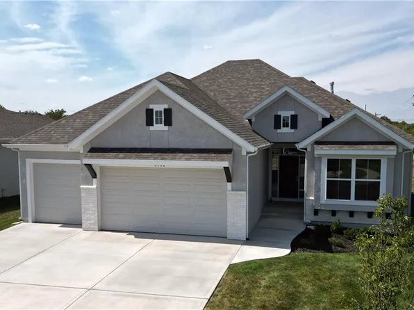 8302 W Pickering St, Lenexa, KS 66227