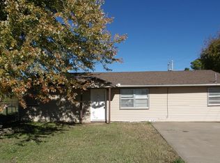 104 Gatewood Dr, Chickasha, OK 73018