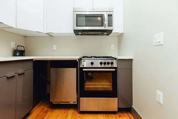 Rented by Nooklyn NYC LLC | media 53
