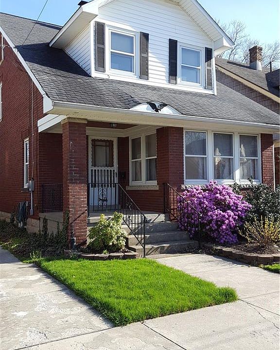 1st image of 921 W 32nd St