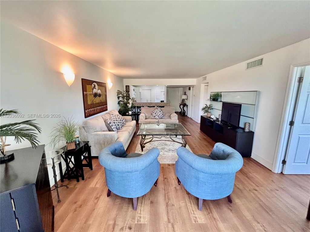 3051 S Palm Aire Dr APT 102, photo 7