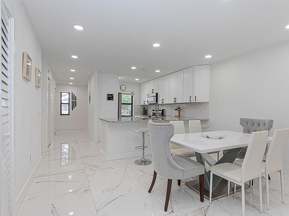 5th image of 8545 Casa Del Lago #F