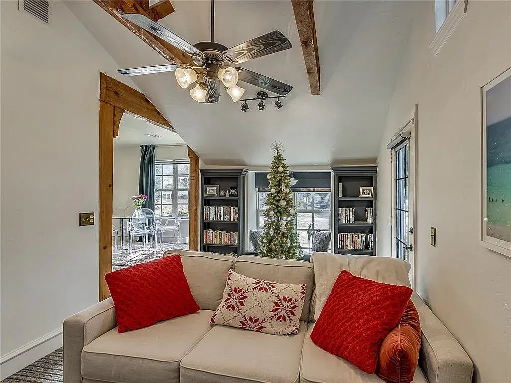 3 bed, 1349 sqft, $1,900 — Photo 4