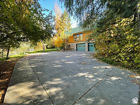 1st image of 187 Waterhole Way