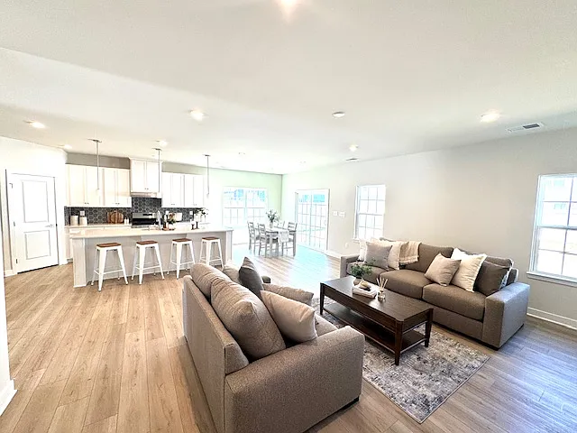 1504 Charlie St — Photo 15