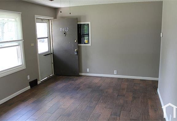 4th image of 11402 Oakland Ave
