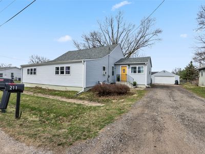 211 Brush Ave, Urbana, IA, 52345