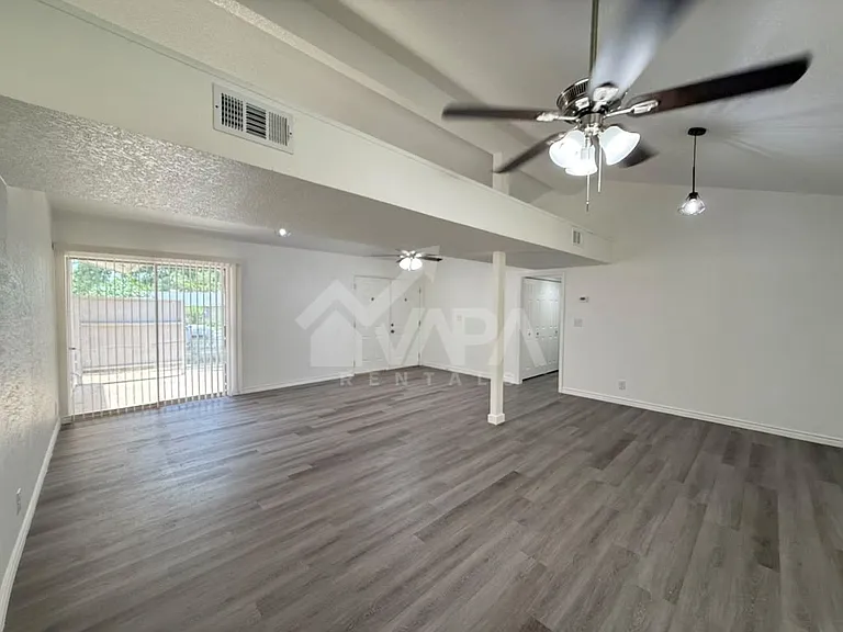 8007 Lake Frst — Photo 6