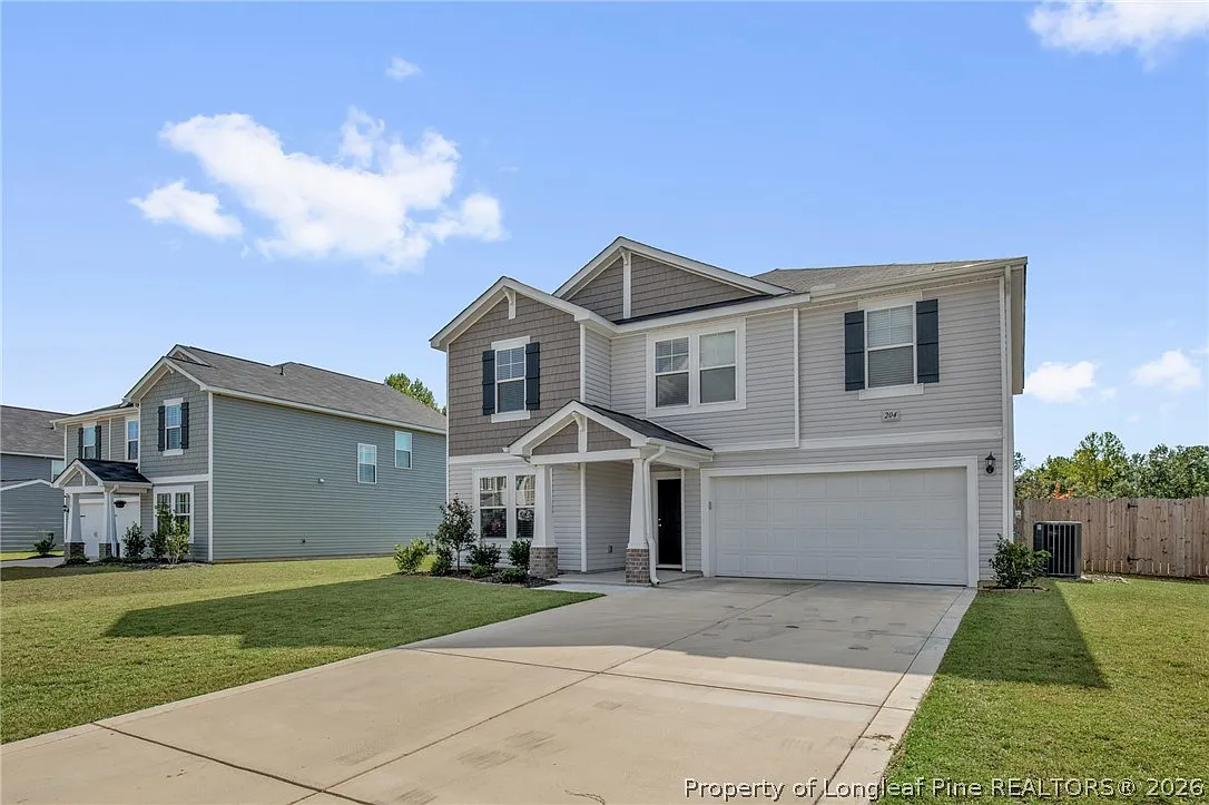 5 bed, 3.0 bath, 2428 sqft, $2,400 — Photo 2