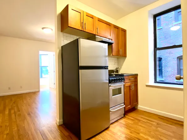 236 East 80th Street image 1 of 9