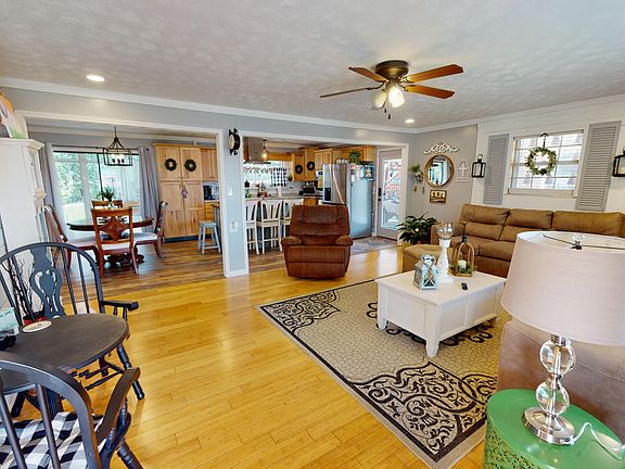 4th image of 5577 Maxine St