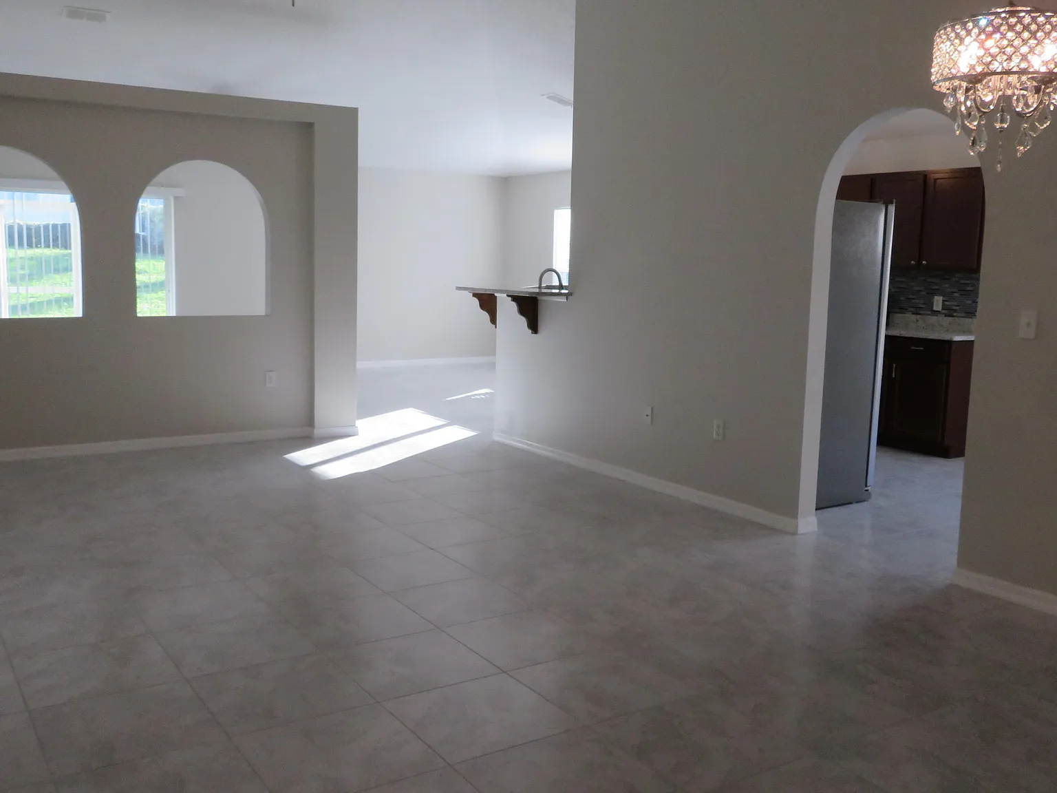 3 bed, 2.0 bath, 1865 sqft, $2,095 — Photo 2