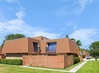 2572 Lakeview Ct, Cooper City, FL 33026