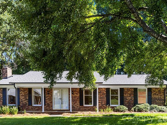 5th image of 2410 Sandlewood Dr