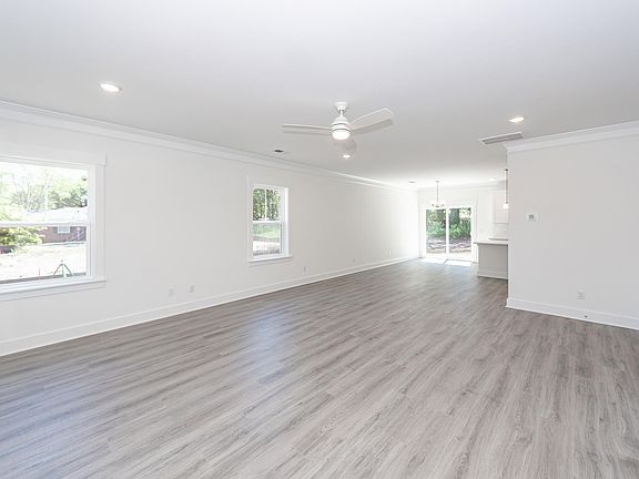 5th image of 1413 Iroquois St