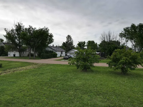 418 7th St, Newell, SD 57760