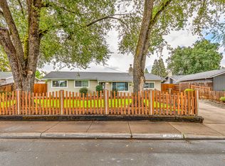 8034 Division Rd, White City, OR 97503