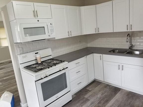 3rd image of 21901 Sloman Ave